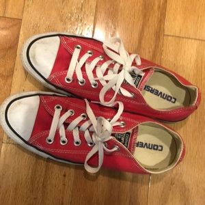 Women’s hot pink converse